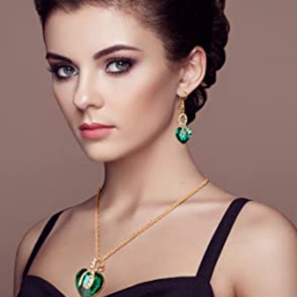 4 Matching Crystal Necklace & Earring Sets NWT - Picture 3 of 5